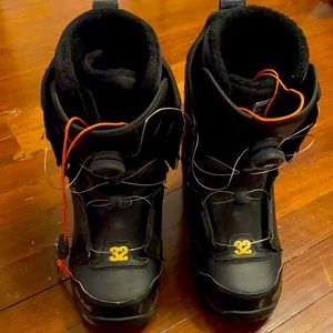 Thirtytwo women’s snowboarding boots